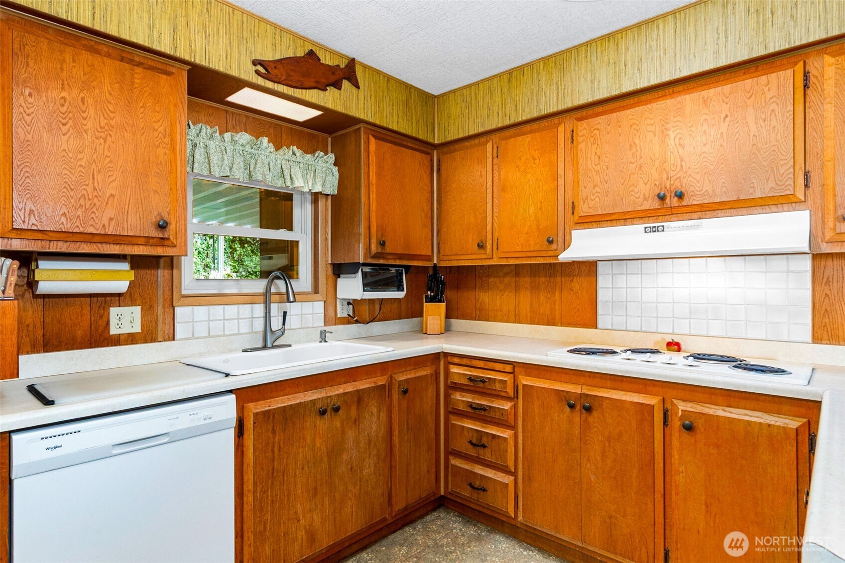 4736 Cooper Point Road Property Photo 20