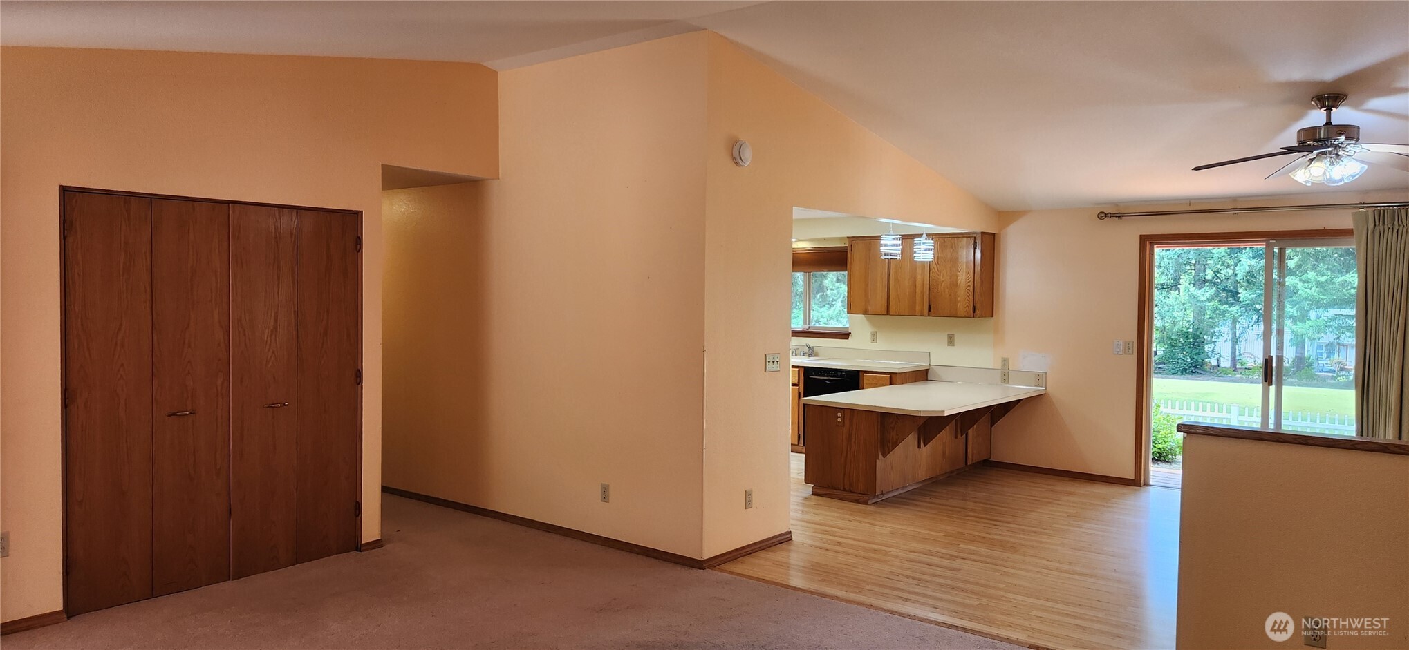 130 E Lakeland Way Property Photo 9