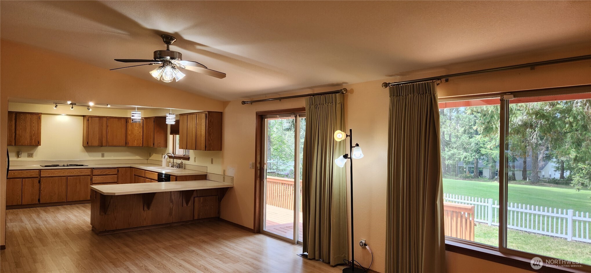 130 E Lakeland Way Property Photo 10