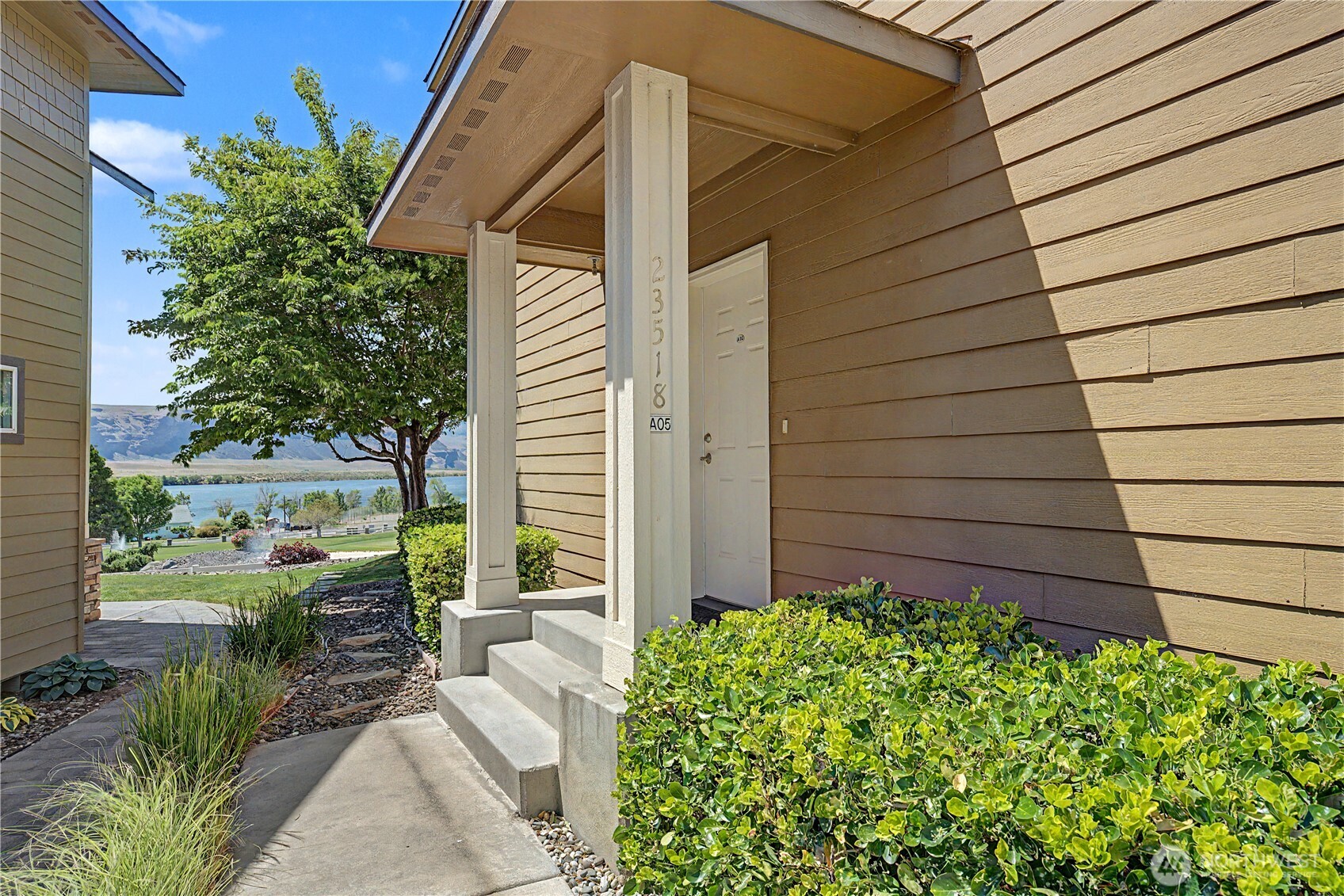 23518 Sunserra Loop A05 Property Photo 2
