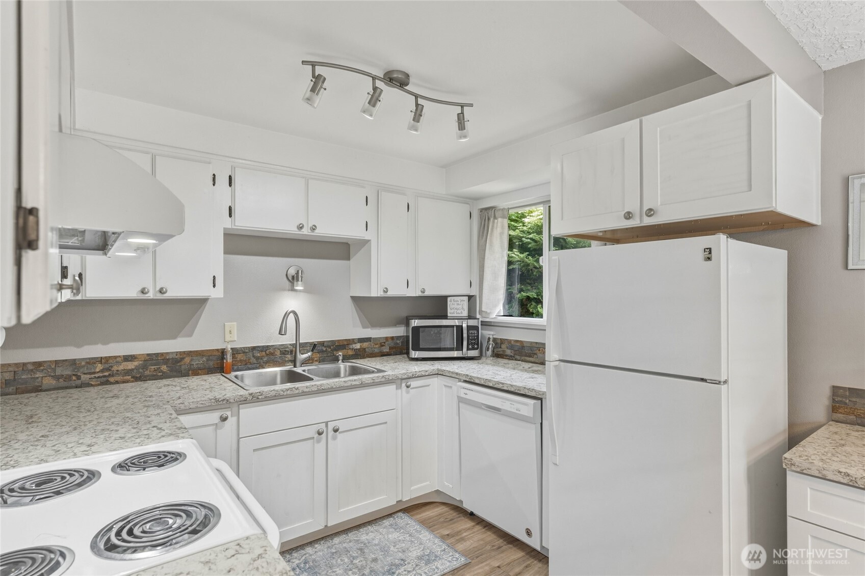 369 E Birnie Slough Road Property Photo 12