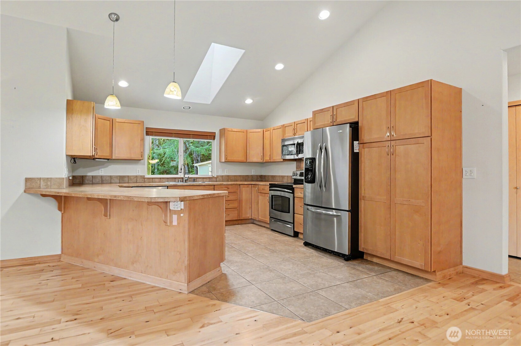 150 E Shadow Lane Property Photo 8