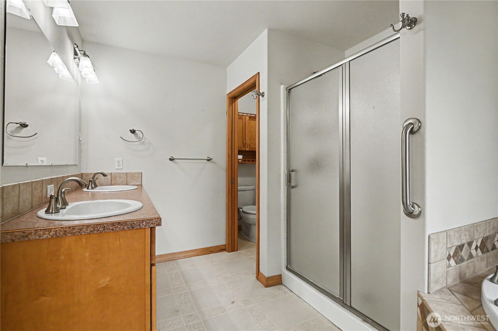 150 E Shadow Lane Property Photo 13