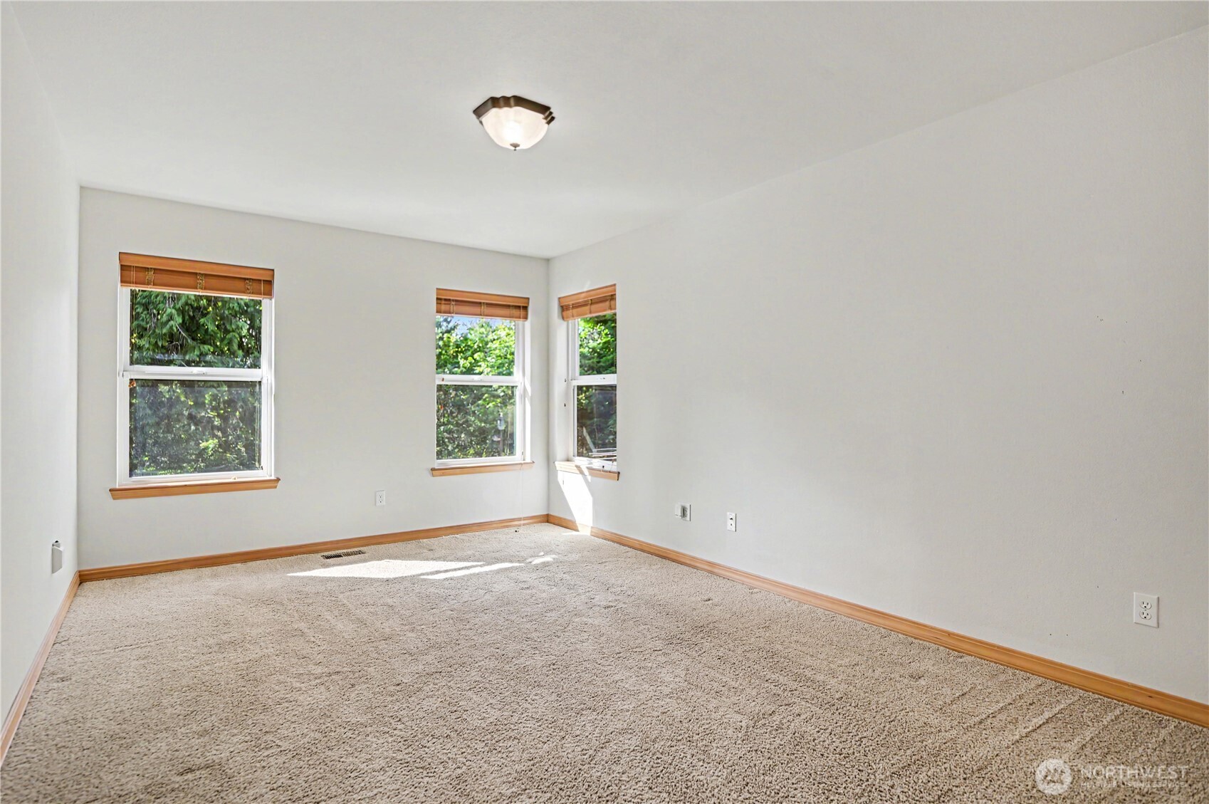 150 E Shadow Lane Property Photo 18