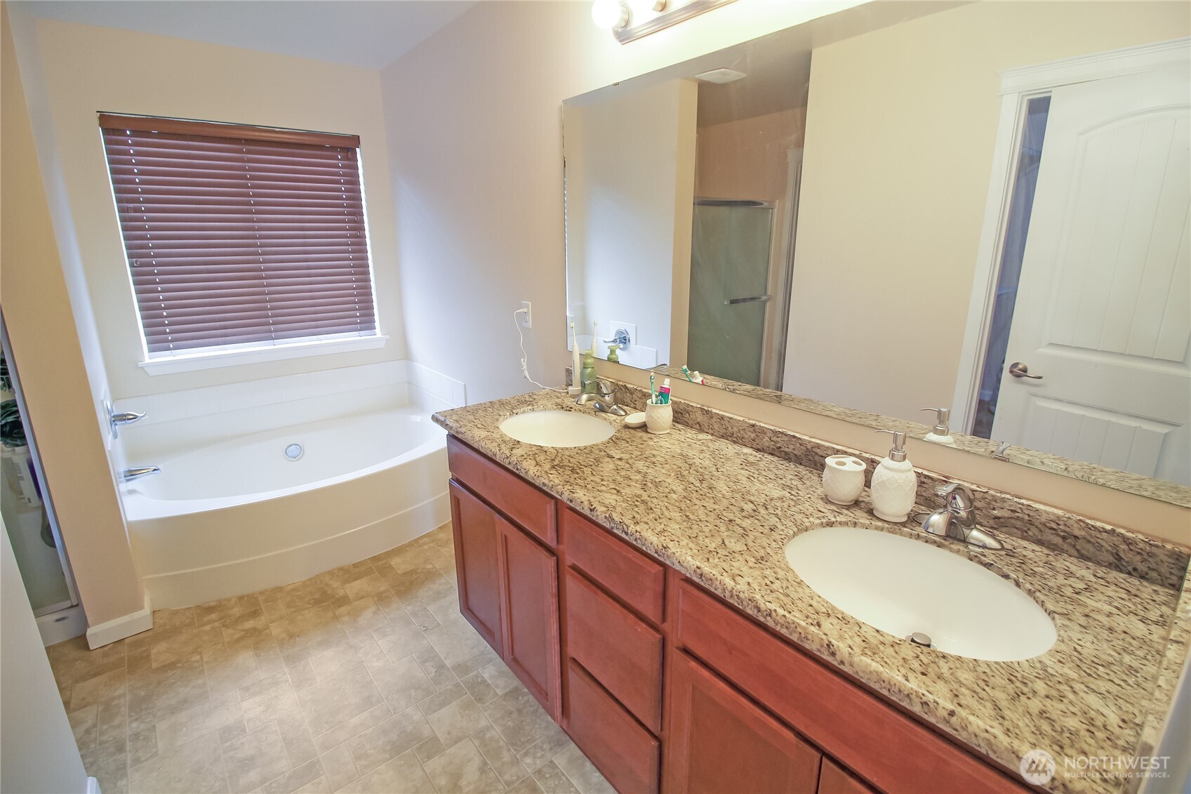 9815 198th Street Property Photo 16