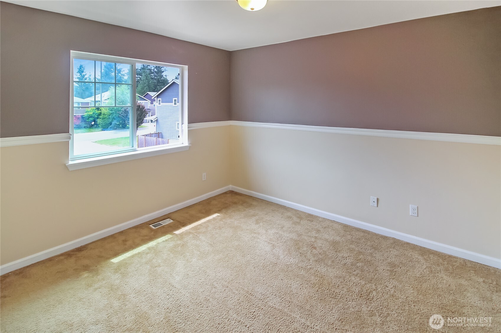 9815 198th Street Property Photo 18