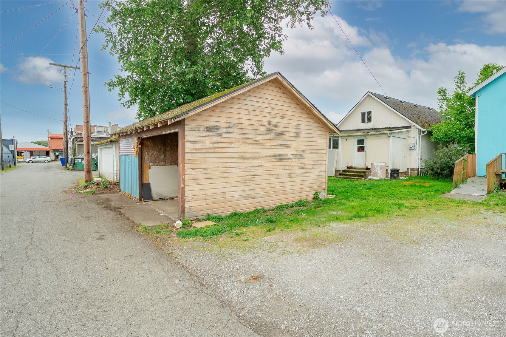 2058 2060 Main Street Property Photo 7