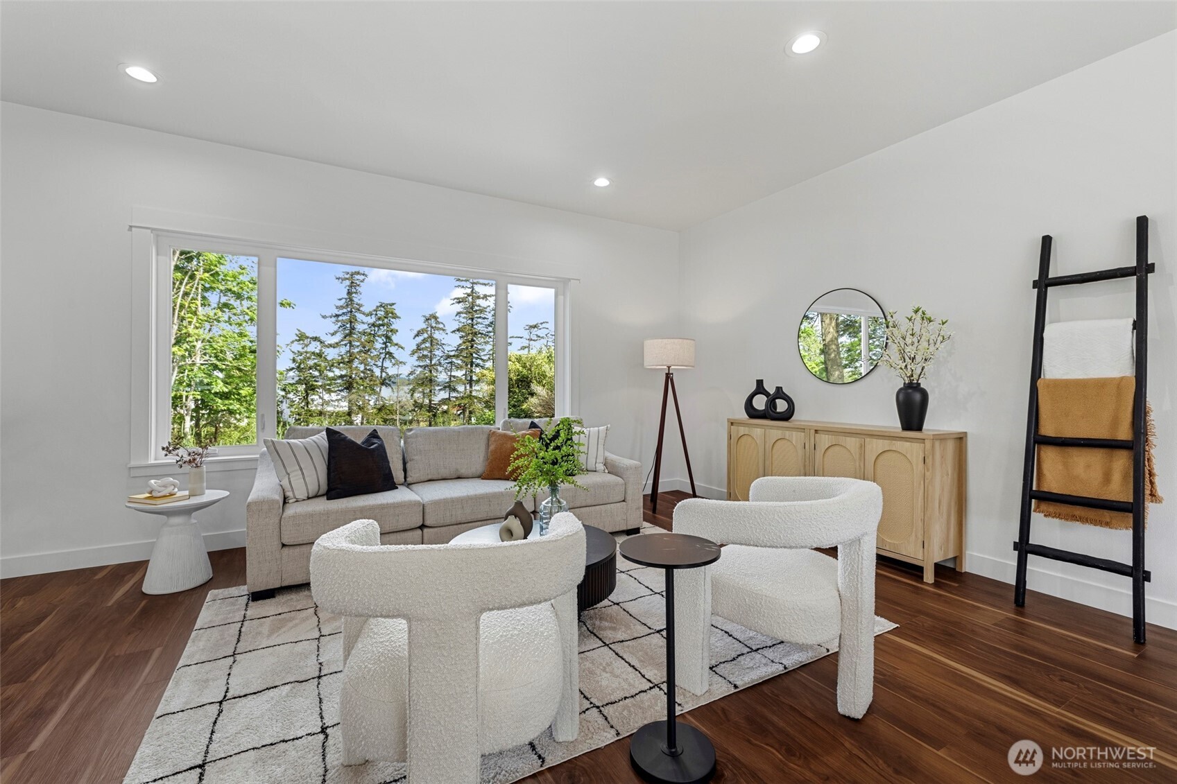 4982 Highland Drive Property Photo 4