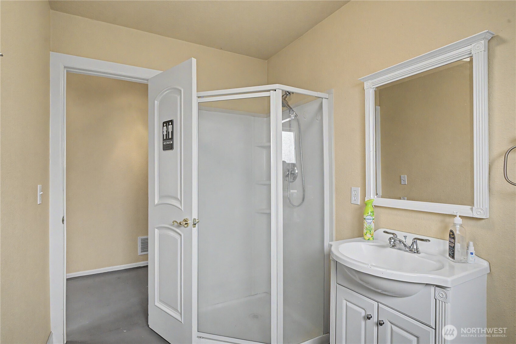 330 E Main Avenue Property Photo 20