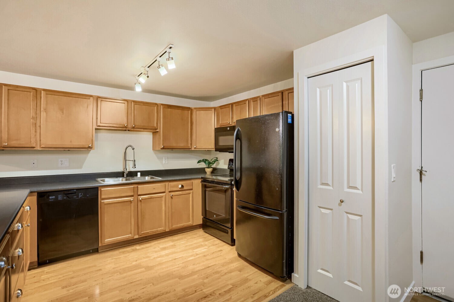 700 Front Street B108 Property Photo 8