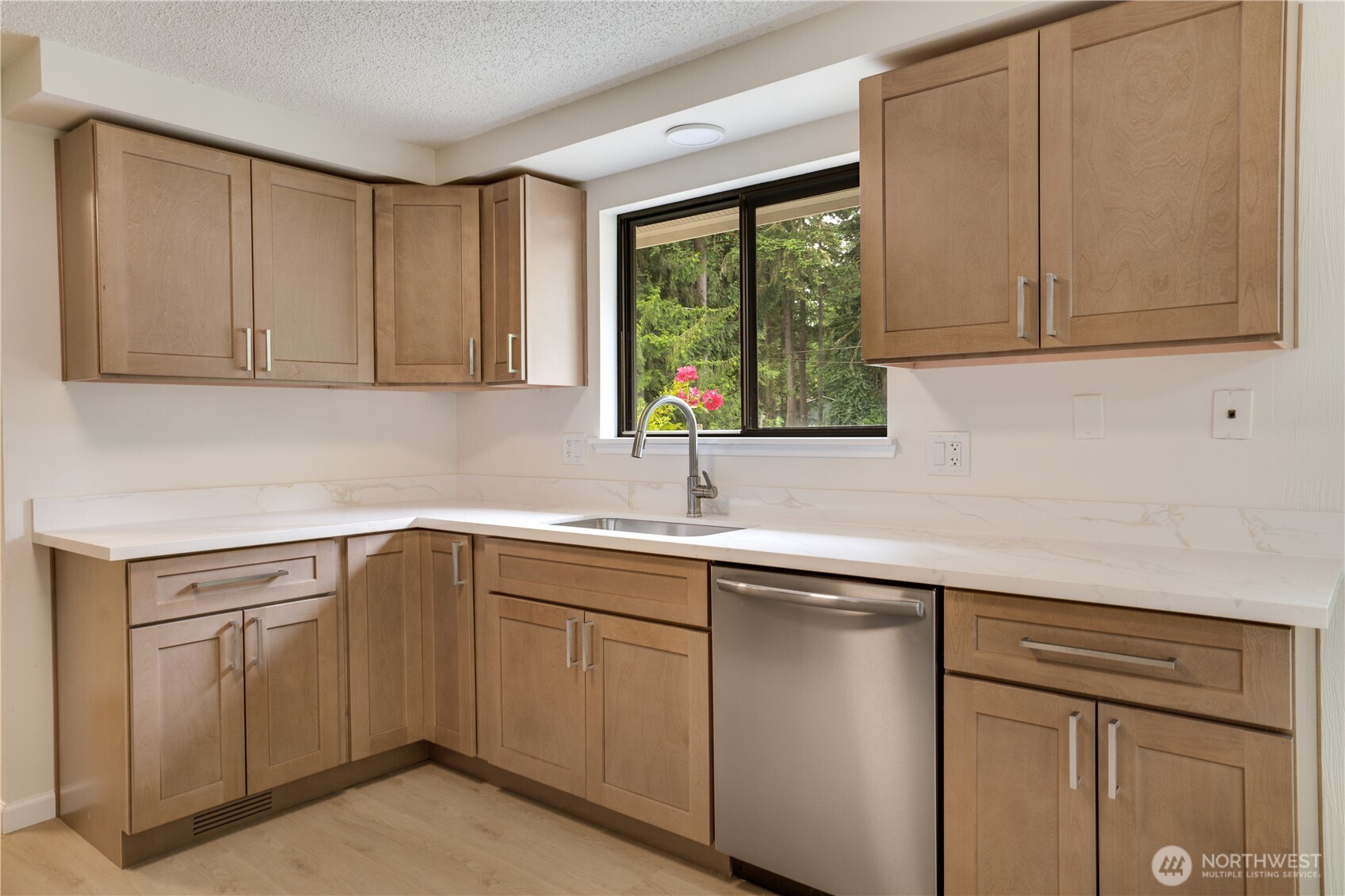 4270 Fir Drive Property Photo 4