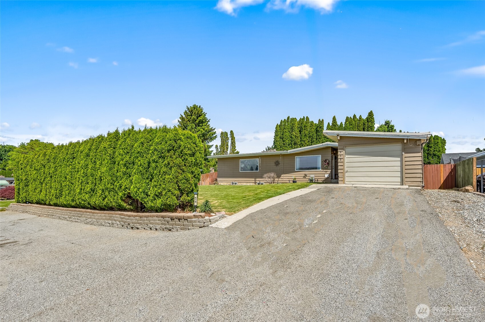 615 N Jerome Property Photo 3