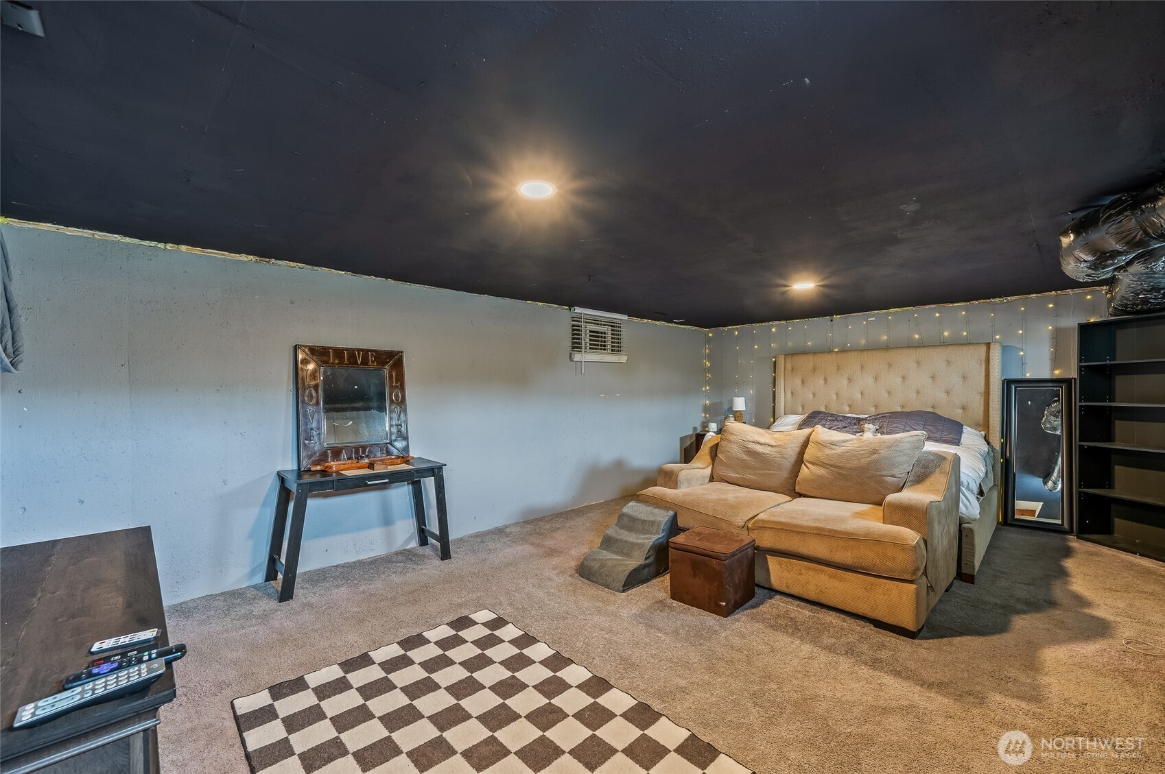615 N Jerome Property Photo 32