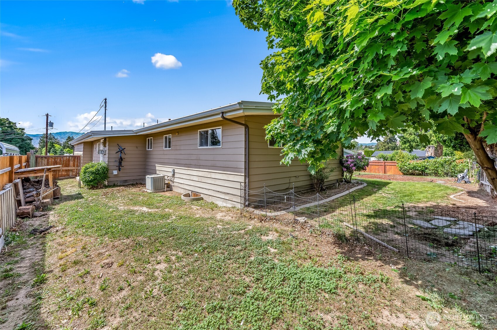 615 N Jerome Property Photo 37