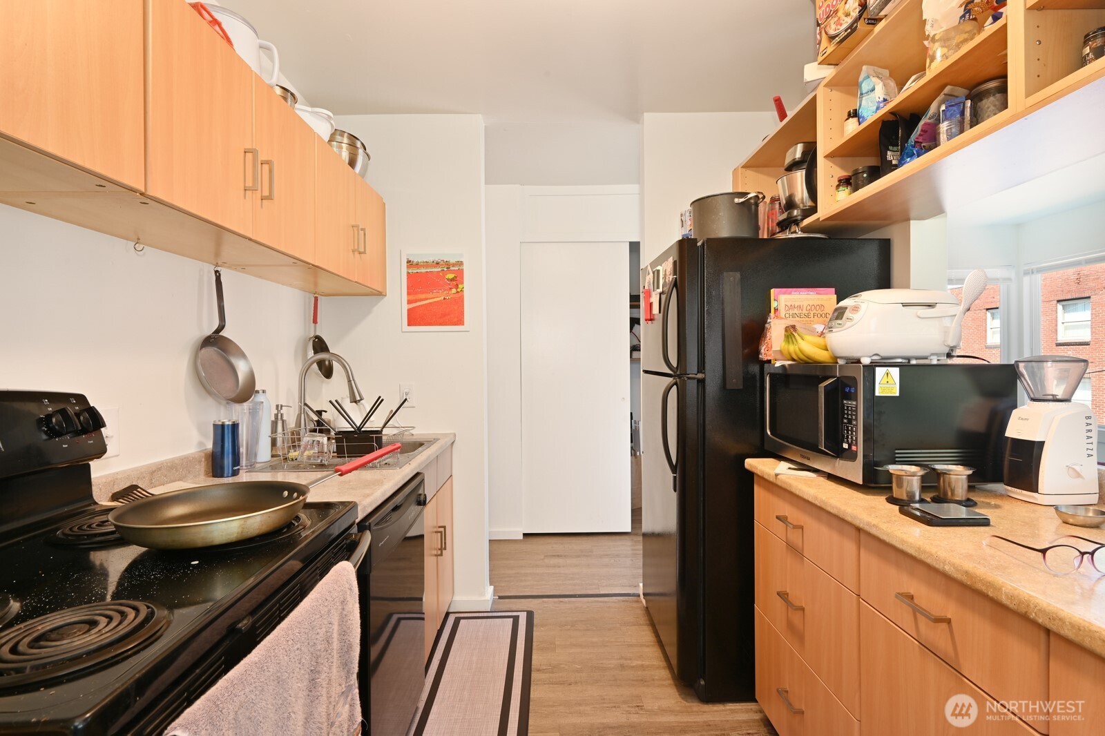 525 E Roy Street Property Photo 7