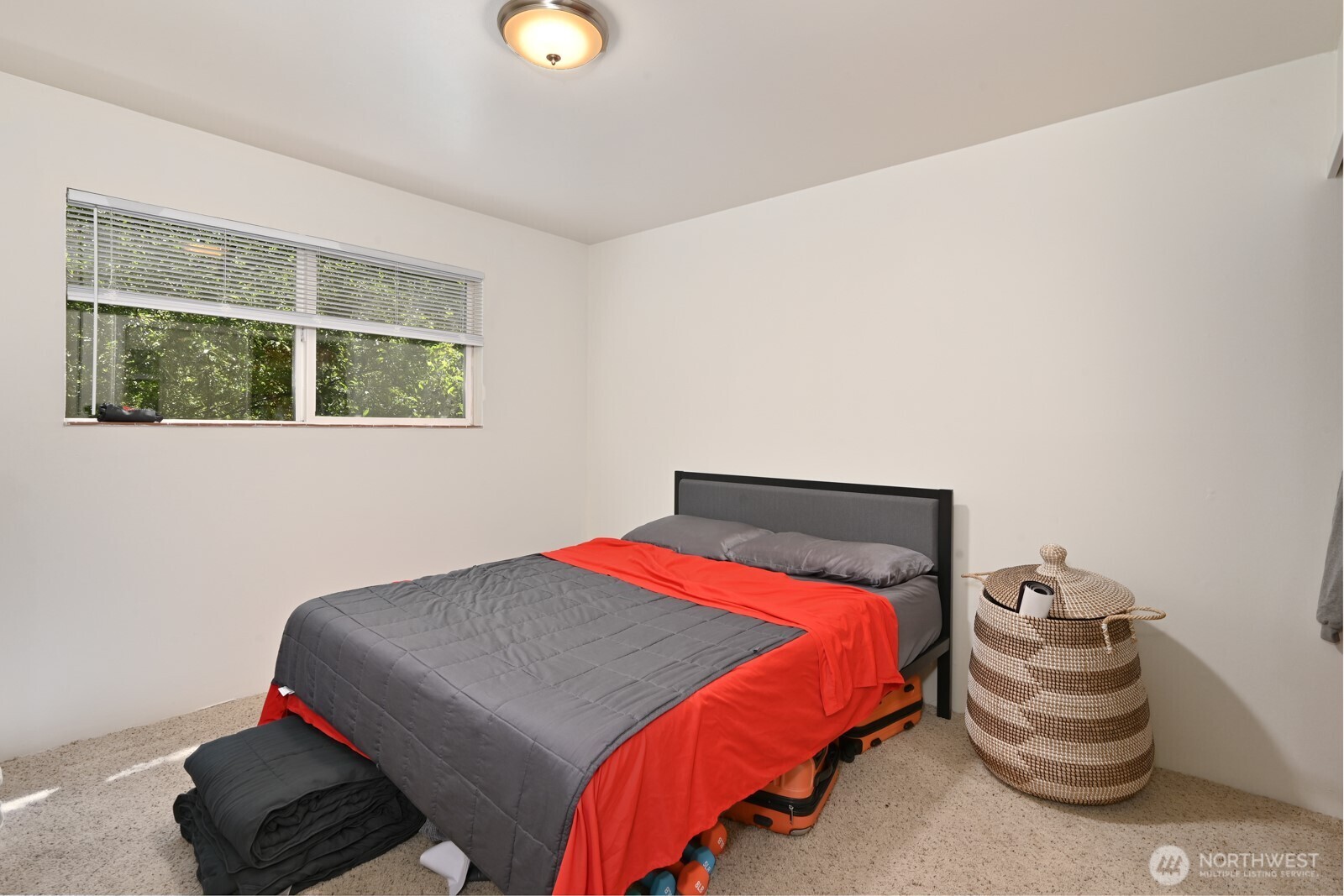 525 E Roy Street Property Photo 8