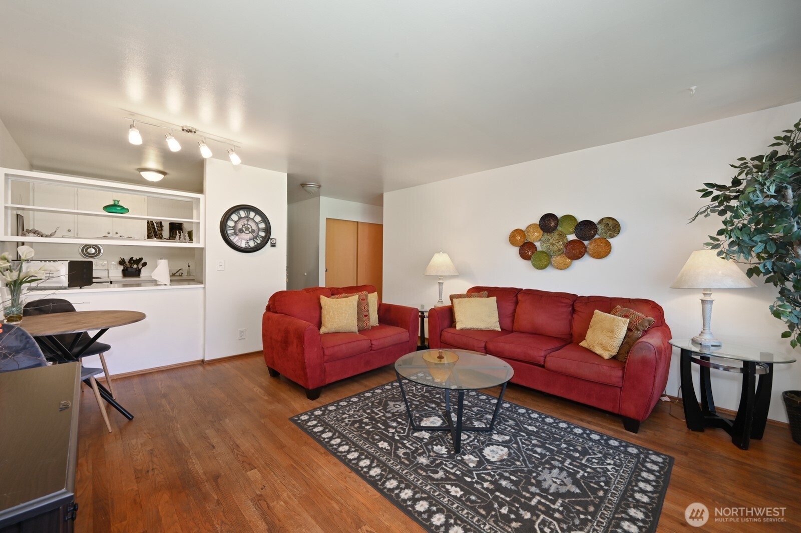525 E Roy Street Property Photo 11