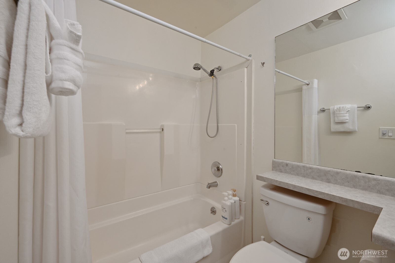 525 E Roy Street Property Photo 14