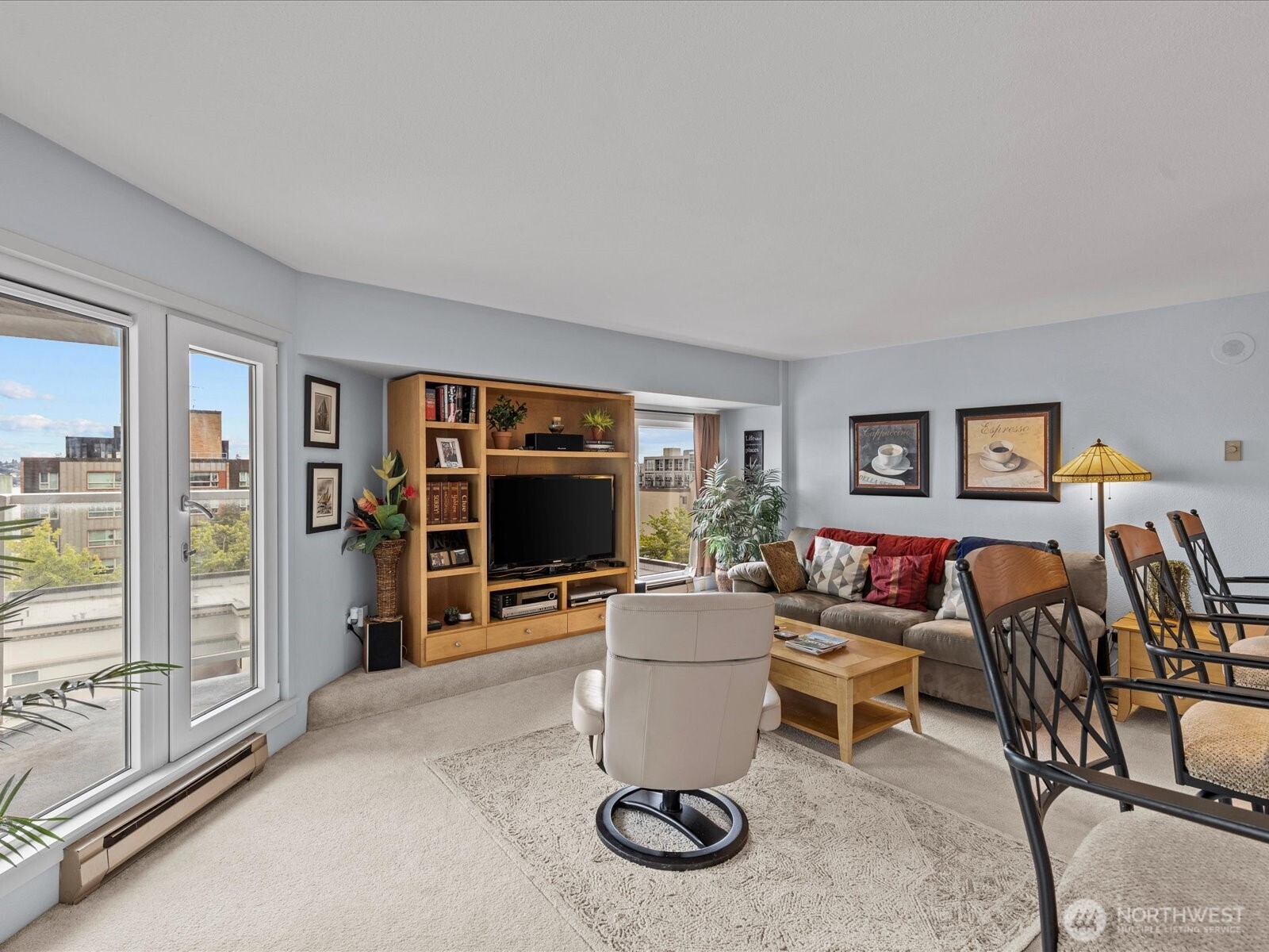 121 Vine Street 601 Property Photo 3