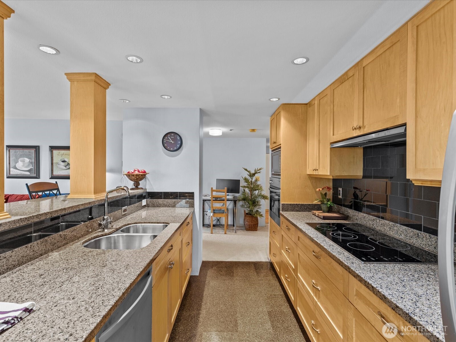 121 Vine Street 601 Property Photo 11