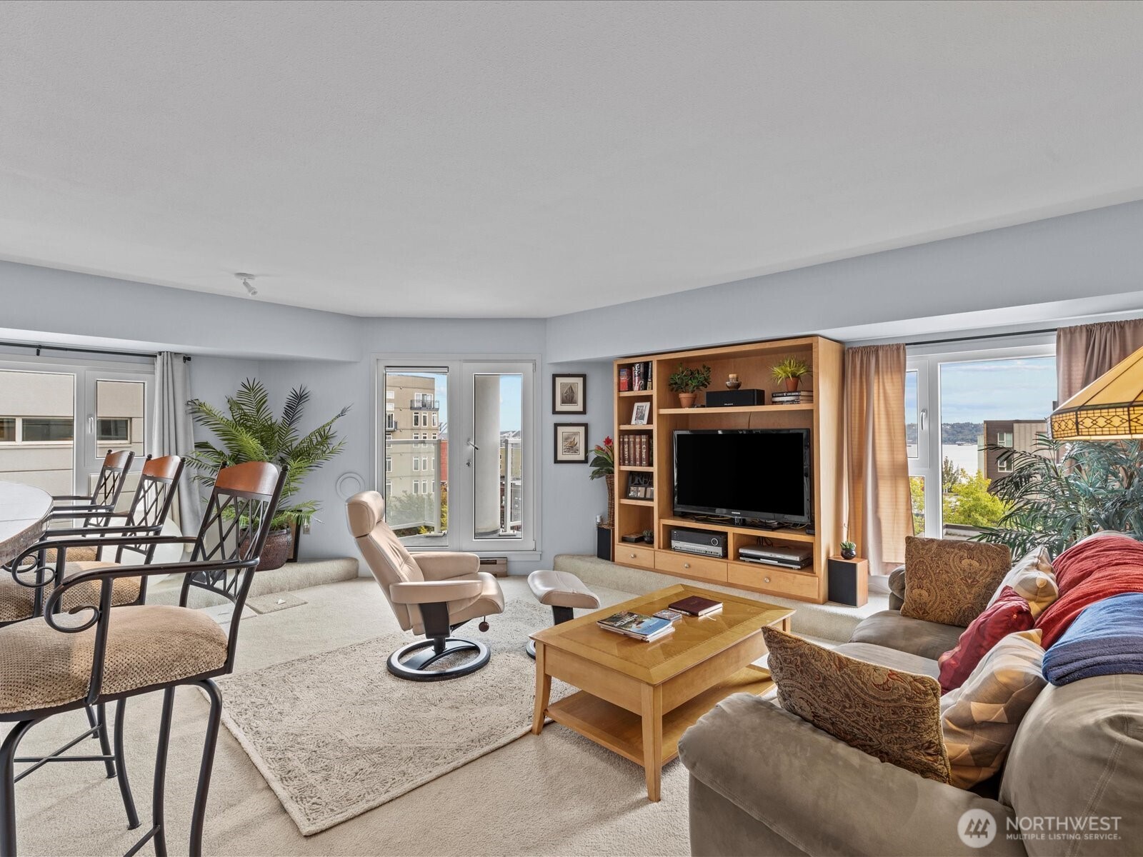 121 Vine Street 601 Property Photo 15