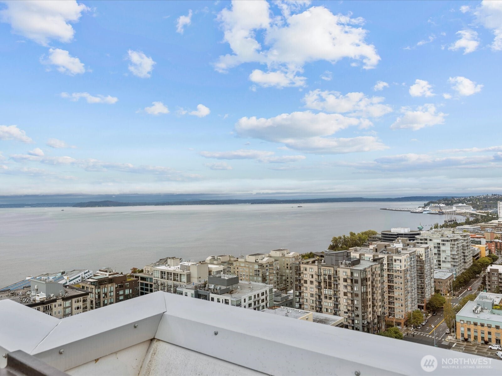 121 Vine Street 601 Property Photo 32