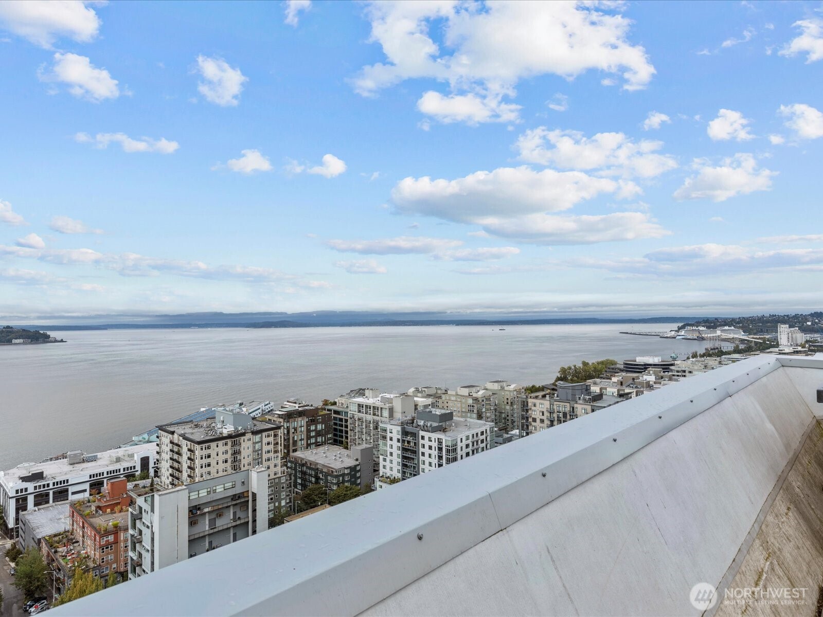 121 Vine Street 601 Property Photo 35