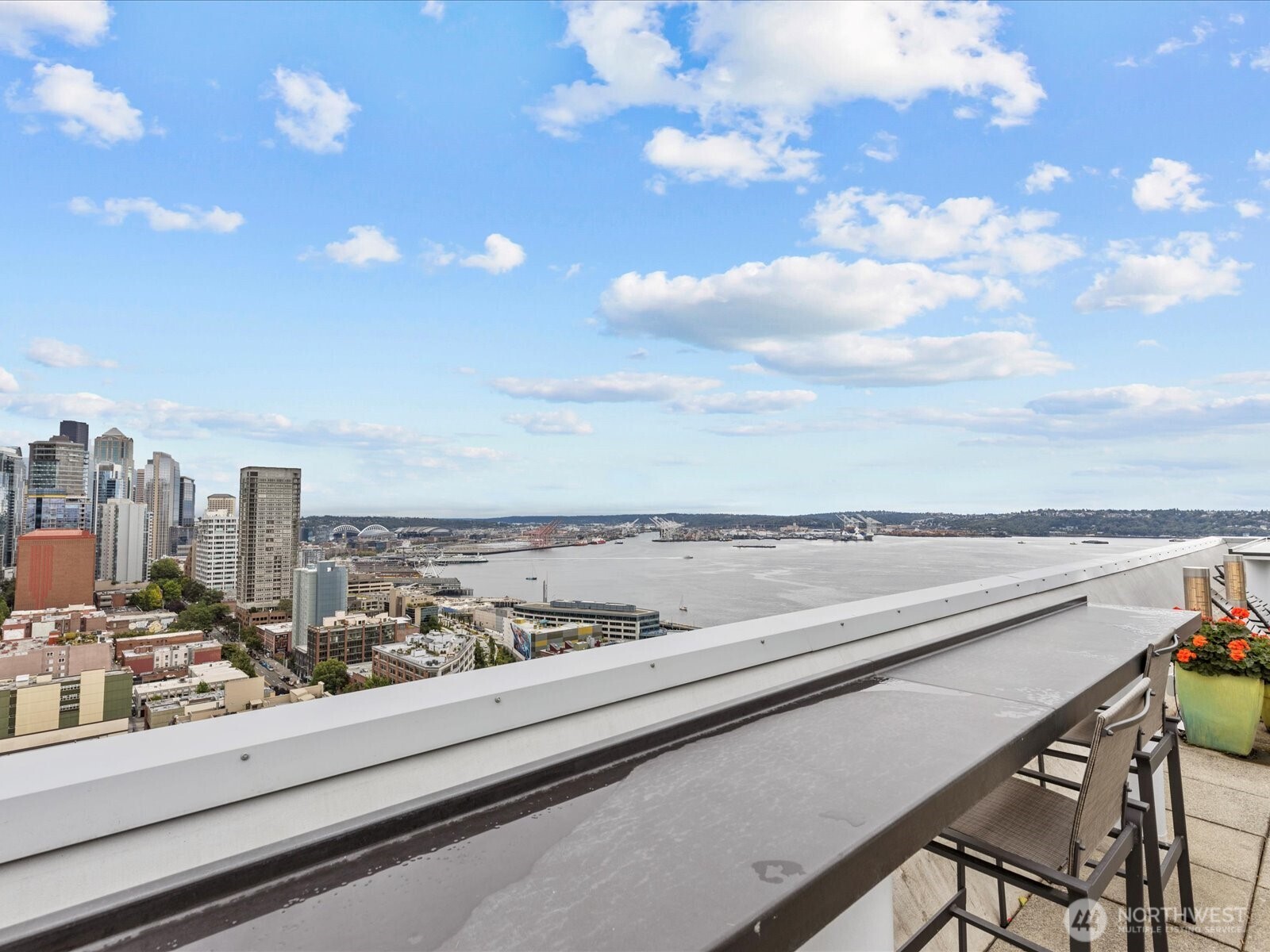121 Vine Street 601 Property Photo 37