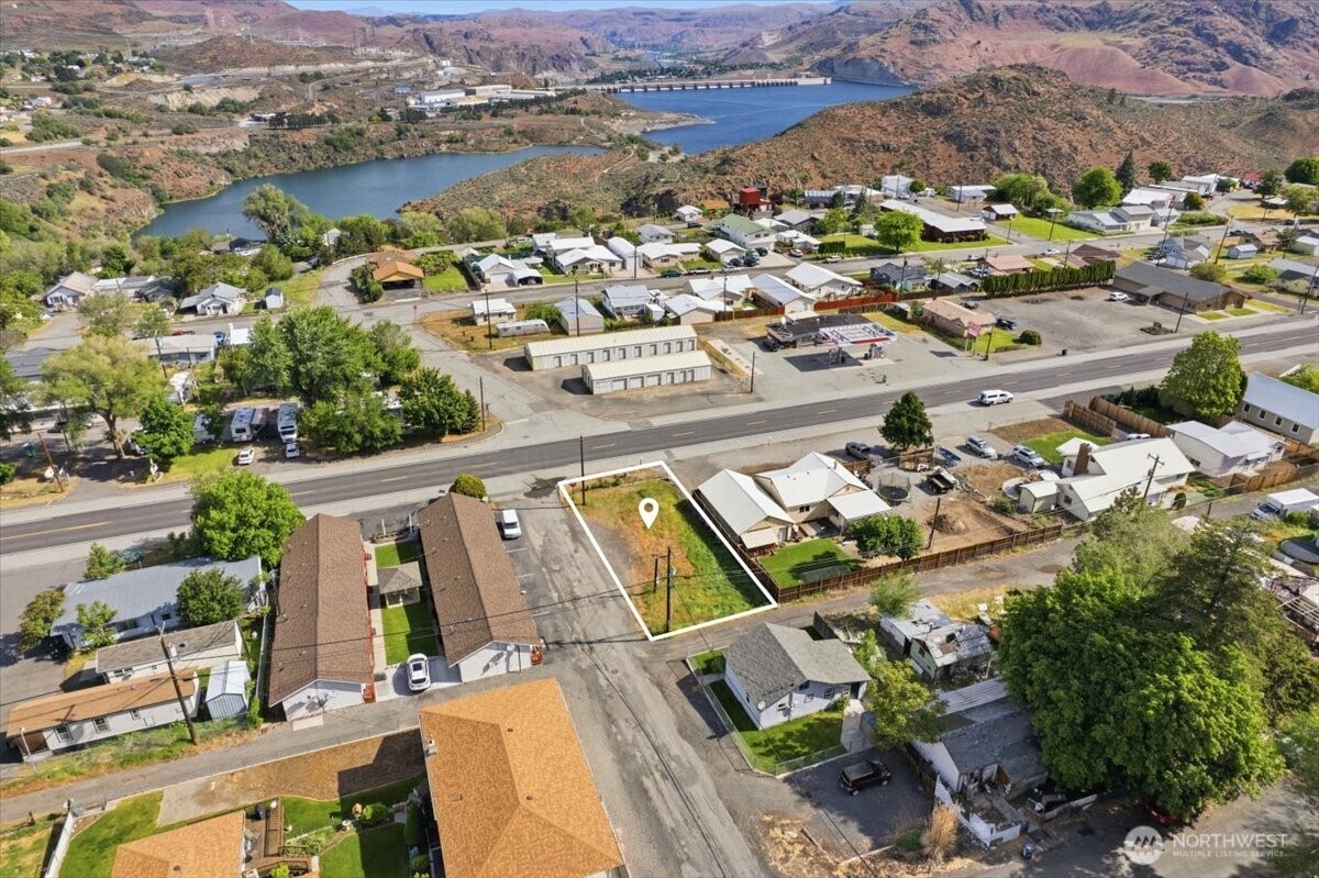 300 E Grand Coulee Avenue Property Photo 8