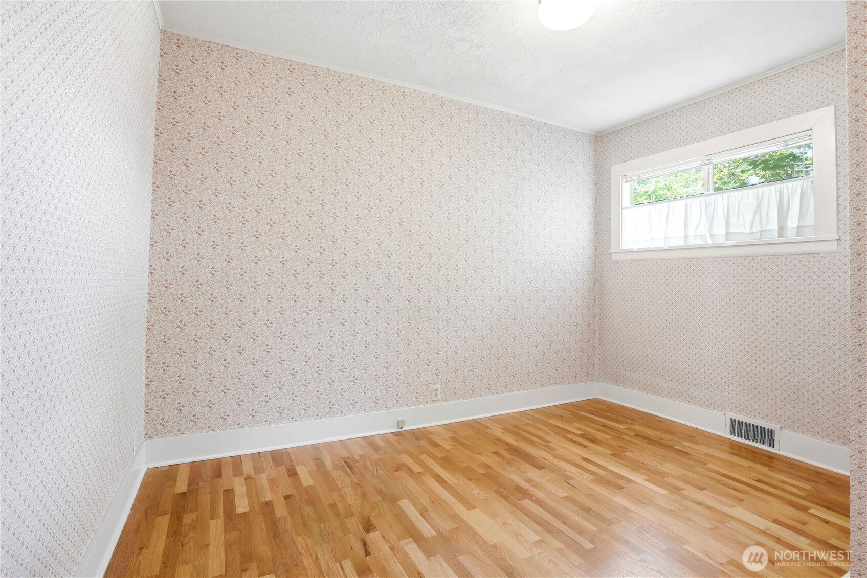 809 E 2nd Avenue Property Photo 19