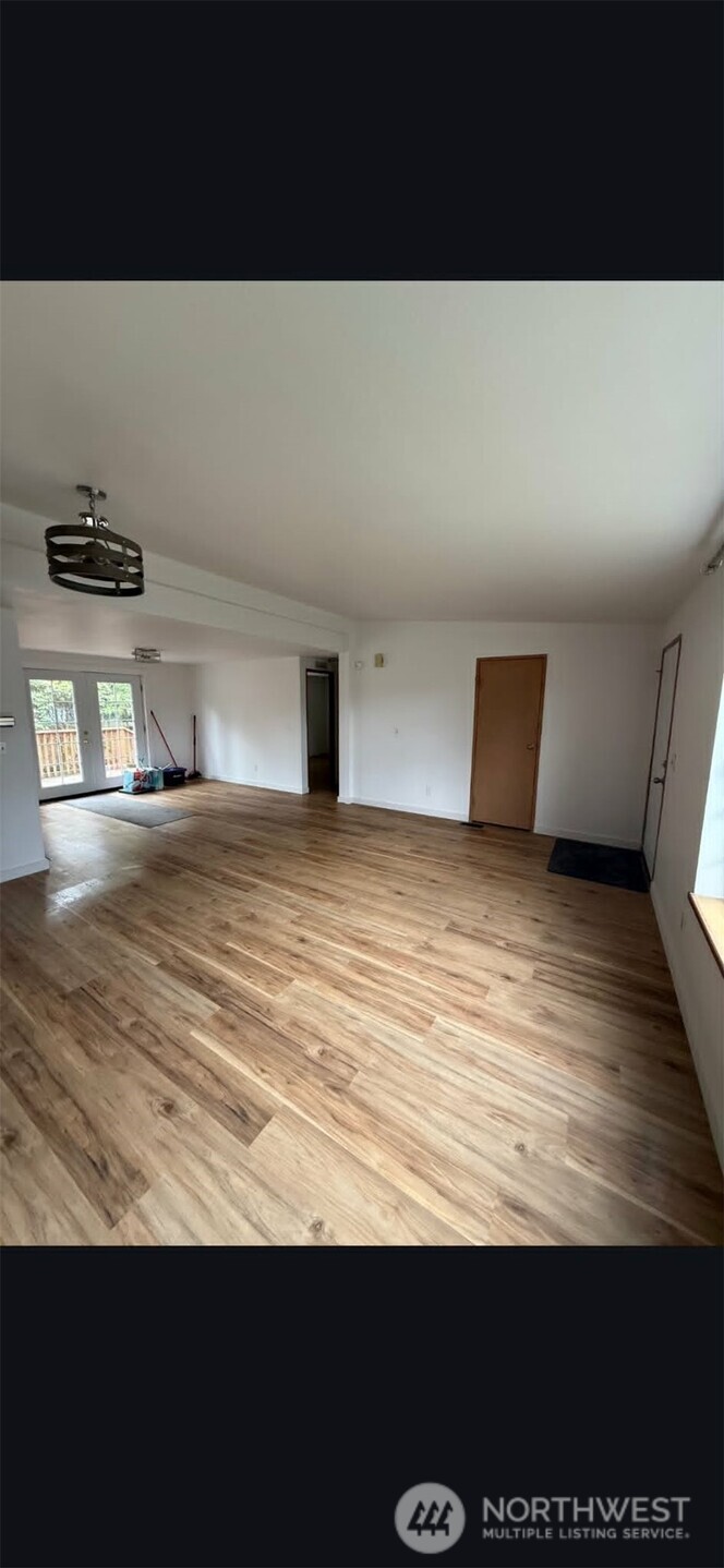 31205 N Place Property Photo 6