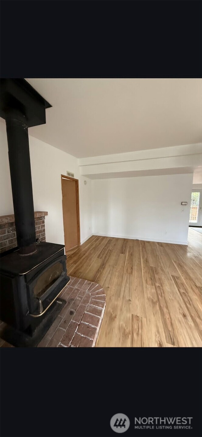 31205 N Place Property Photo 7