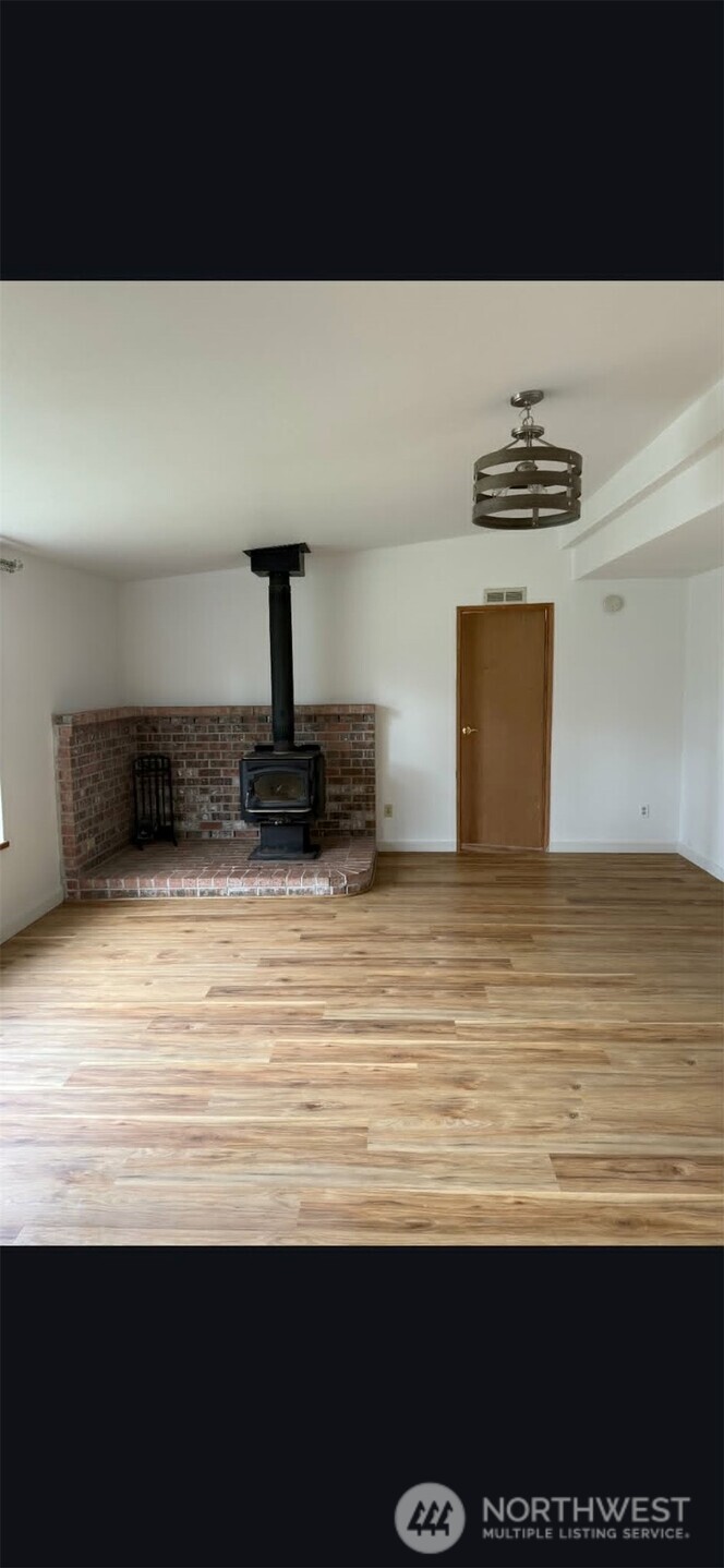31205 N Place Property Photo 8