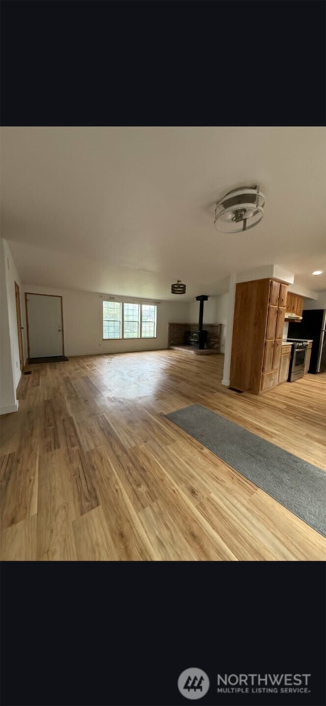 31205 N Place Property Photo 9