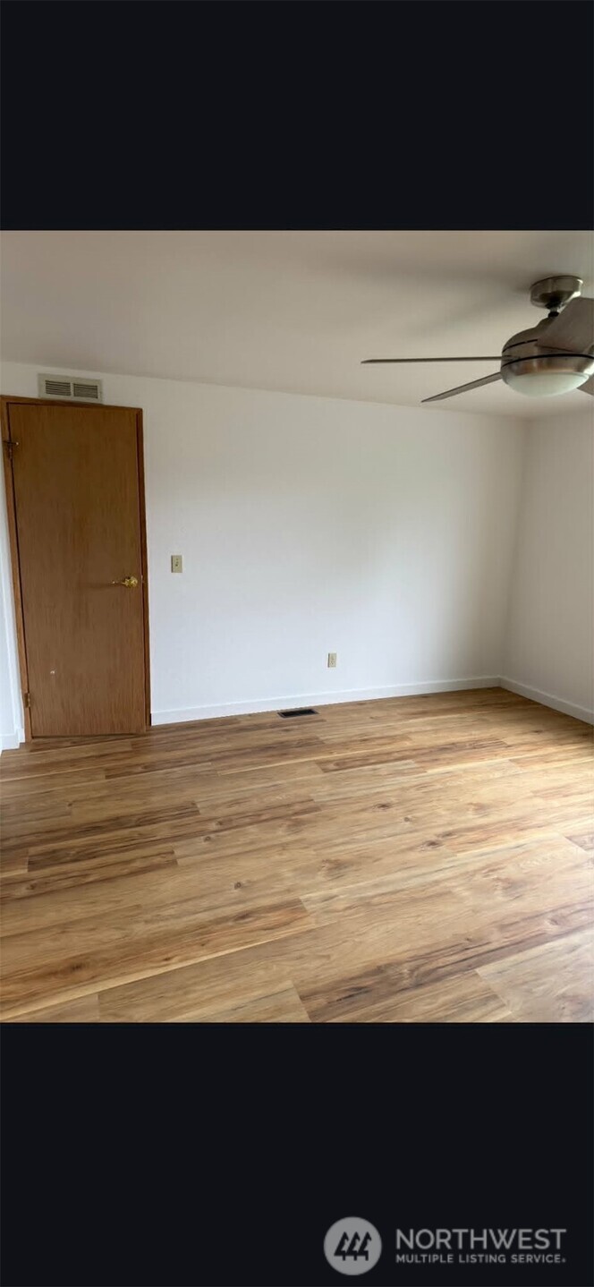 31205 N Place Property Photo 17