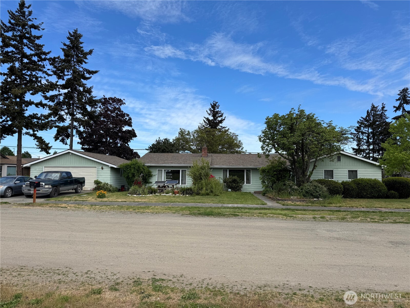 402 W Maple Street Property Photo 1