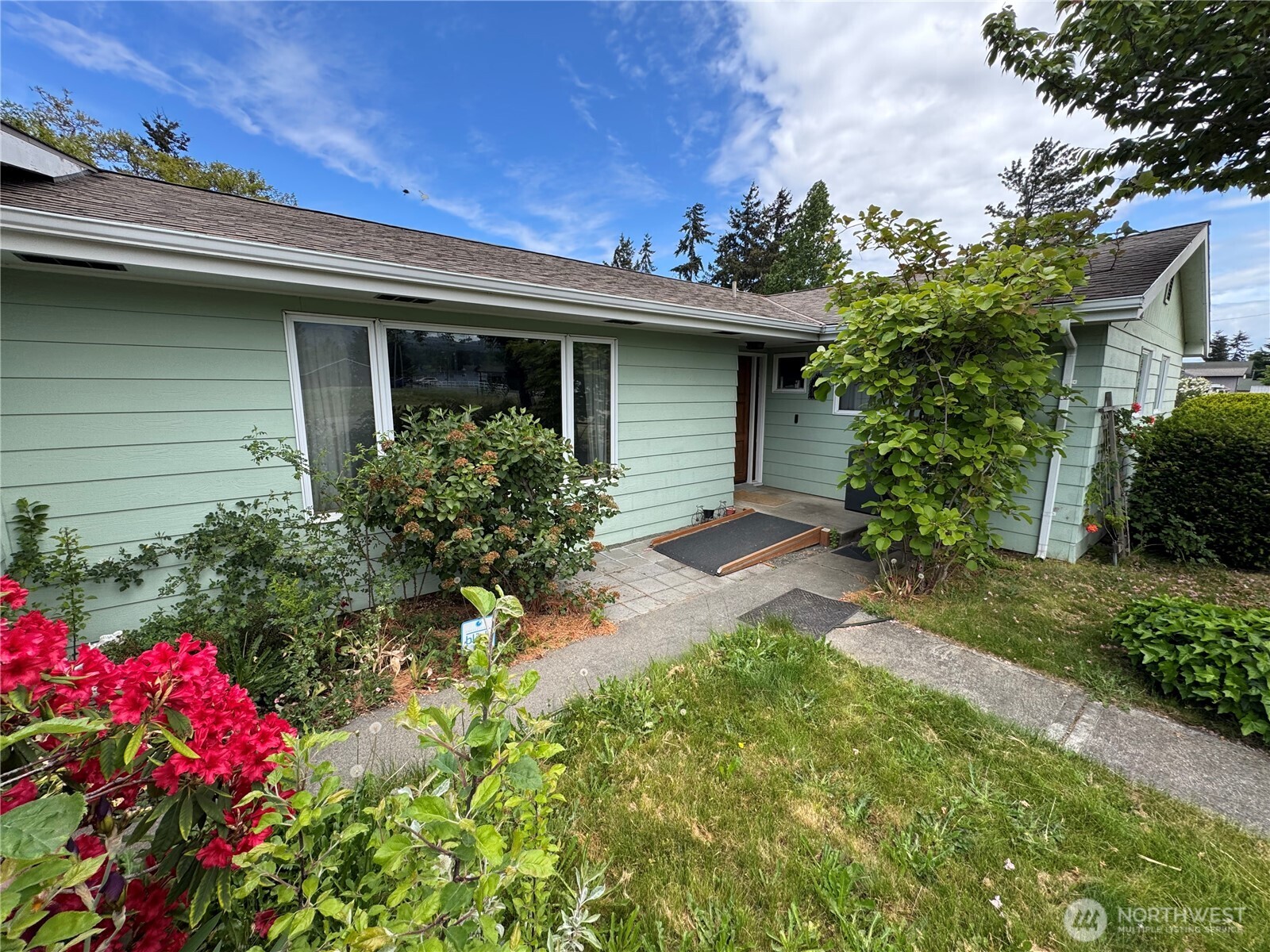 402 W Maple Street Property Photo 8