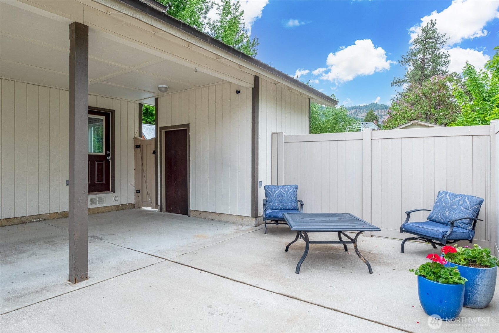 208 West Property Photo 12