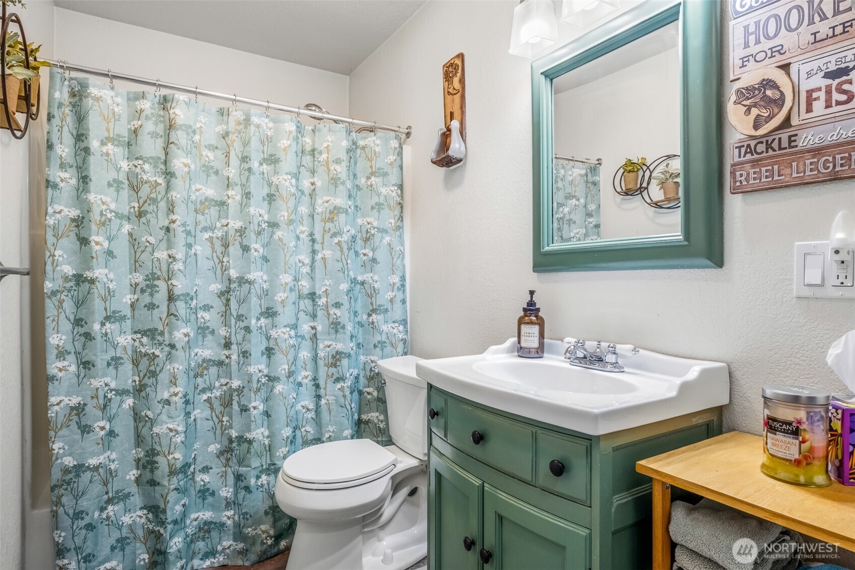 208 West Property Photo 32