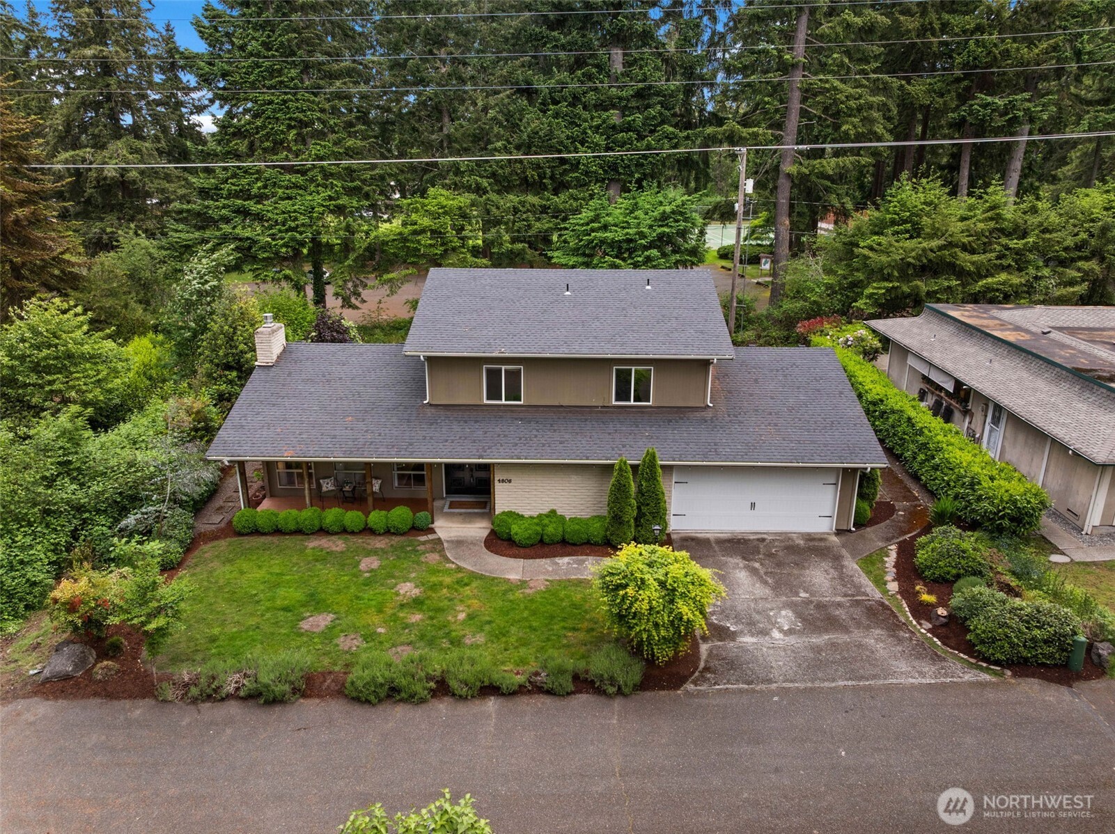 4806 95th Avenue Property Photo 3