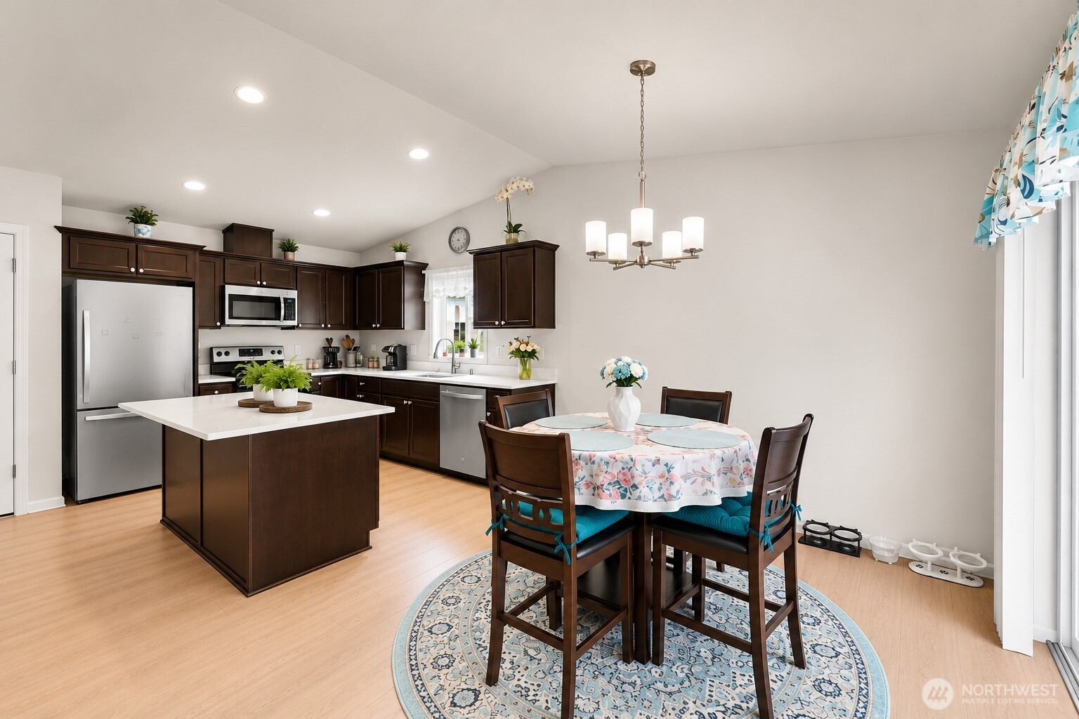 1523 Alder Lane Property Photo 4
