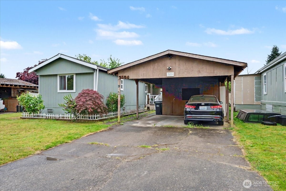 7404 187th Street Ct 43 Property Photo 1