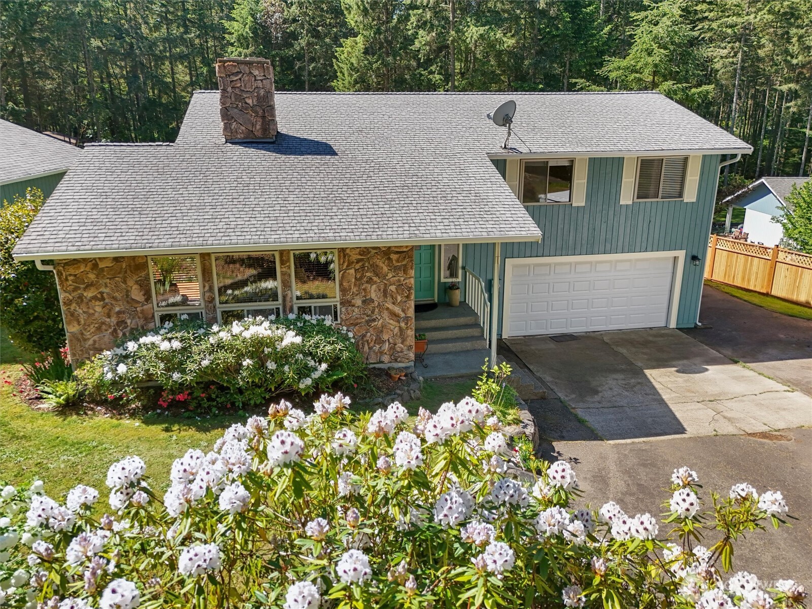 870 Kamus Place Property Photo 2