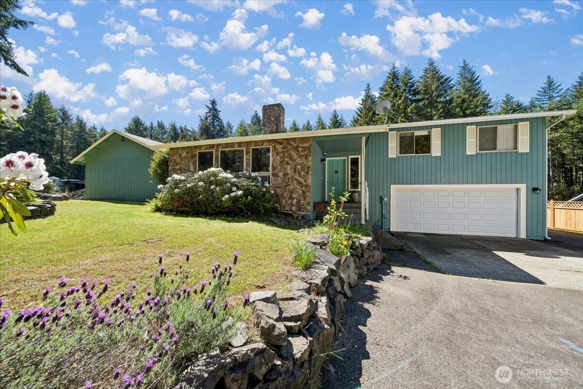 870 Kamus Place Property Photo 4