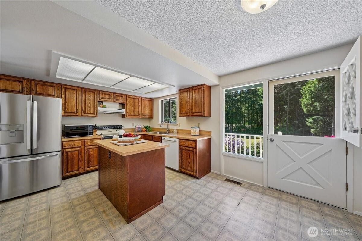 870 Kamus Place Property Photo 18