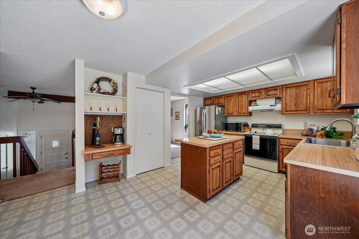870 Kamus Place Property Photo 21