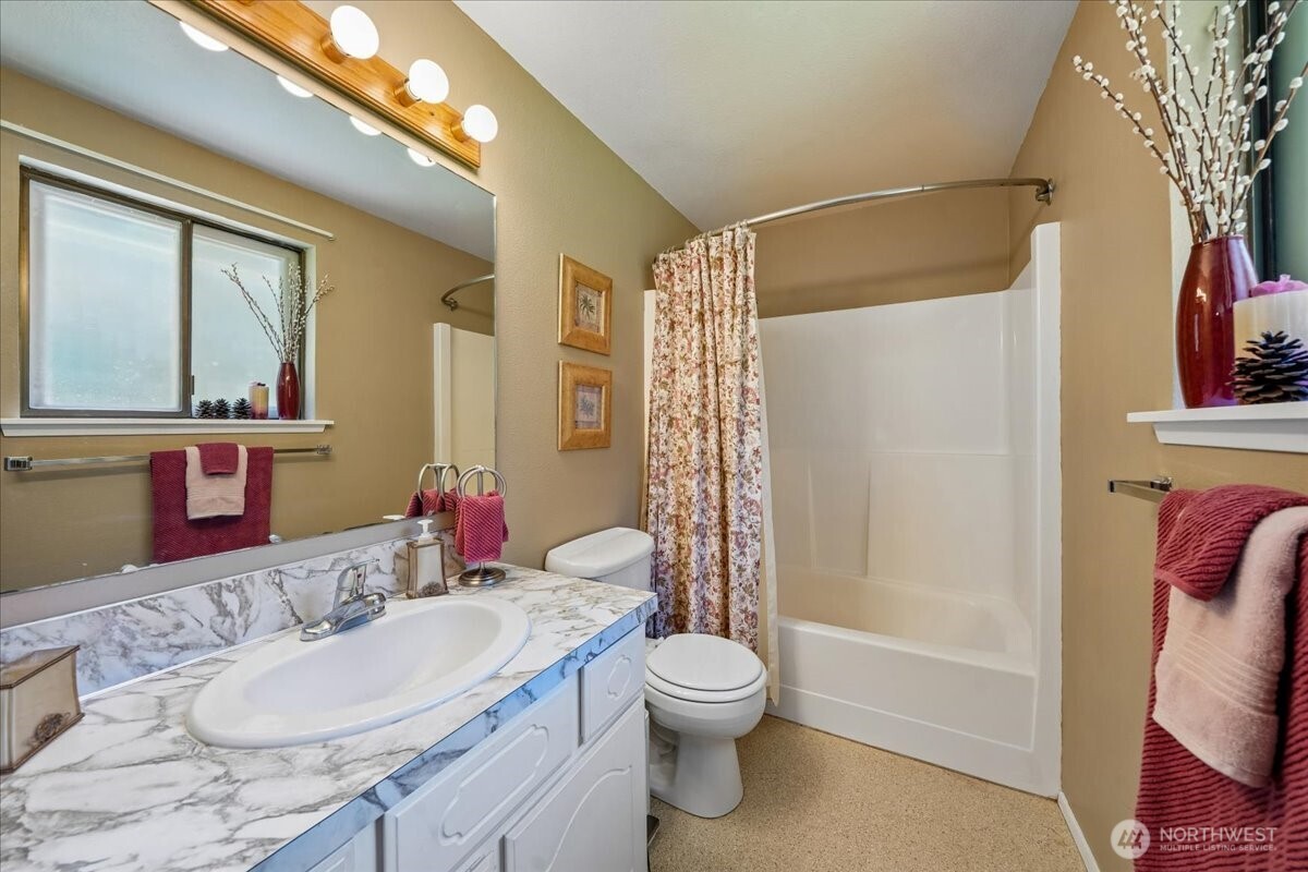 870 Kamus Place Property Photo 25