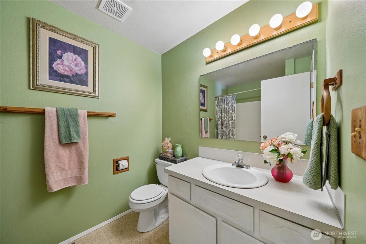 870 Kamus Place Property Photo 27