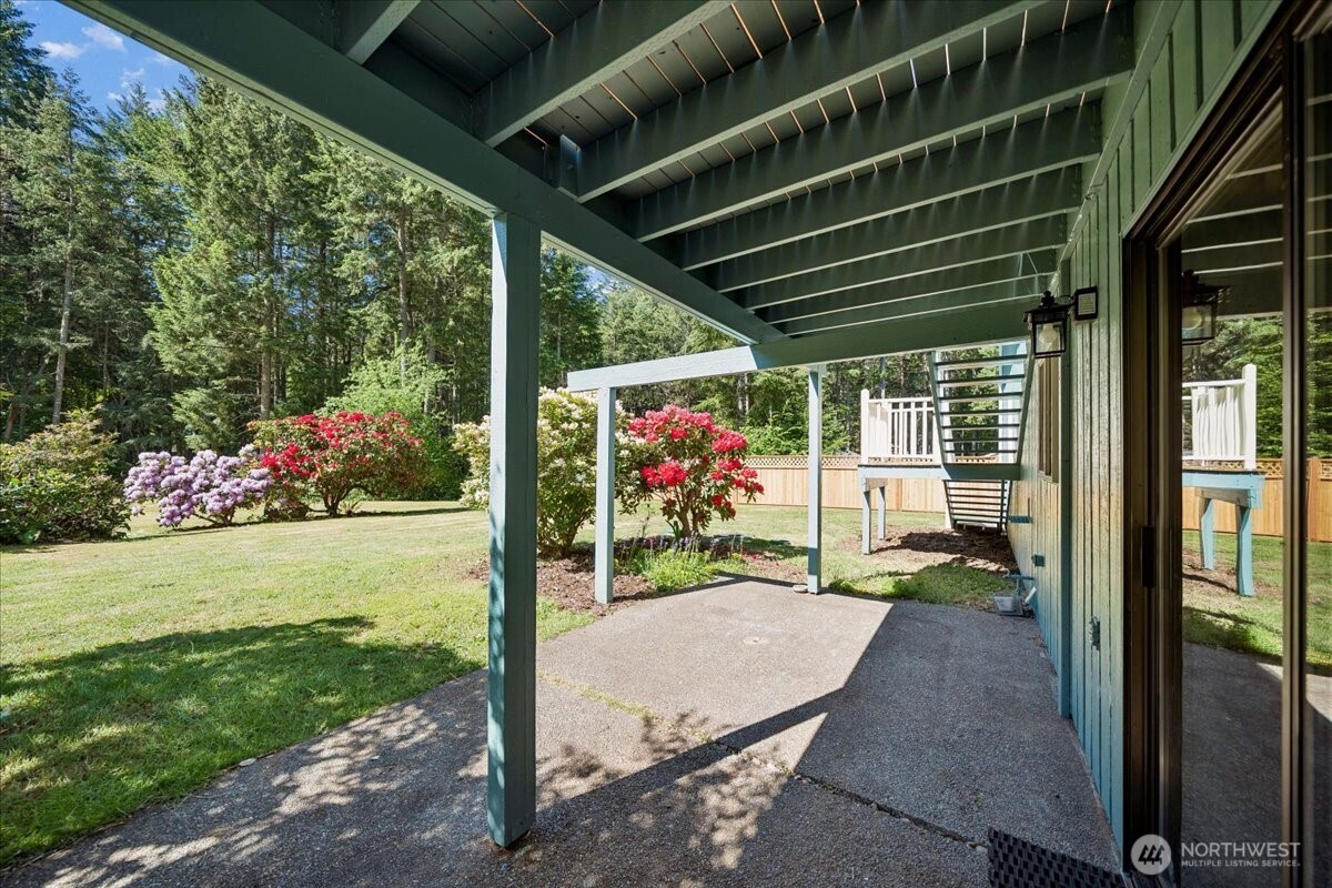 870 Kamus Place Property Photo 32