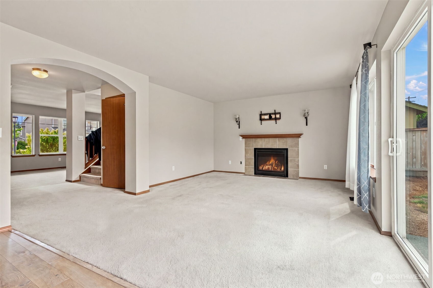 421 Stadium Loop Property Photo 3